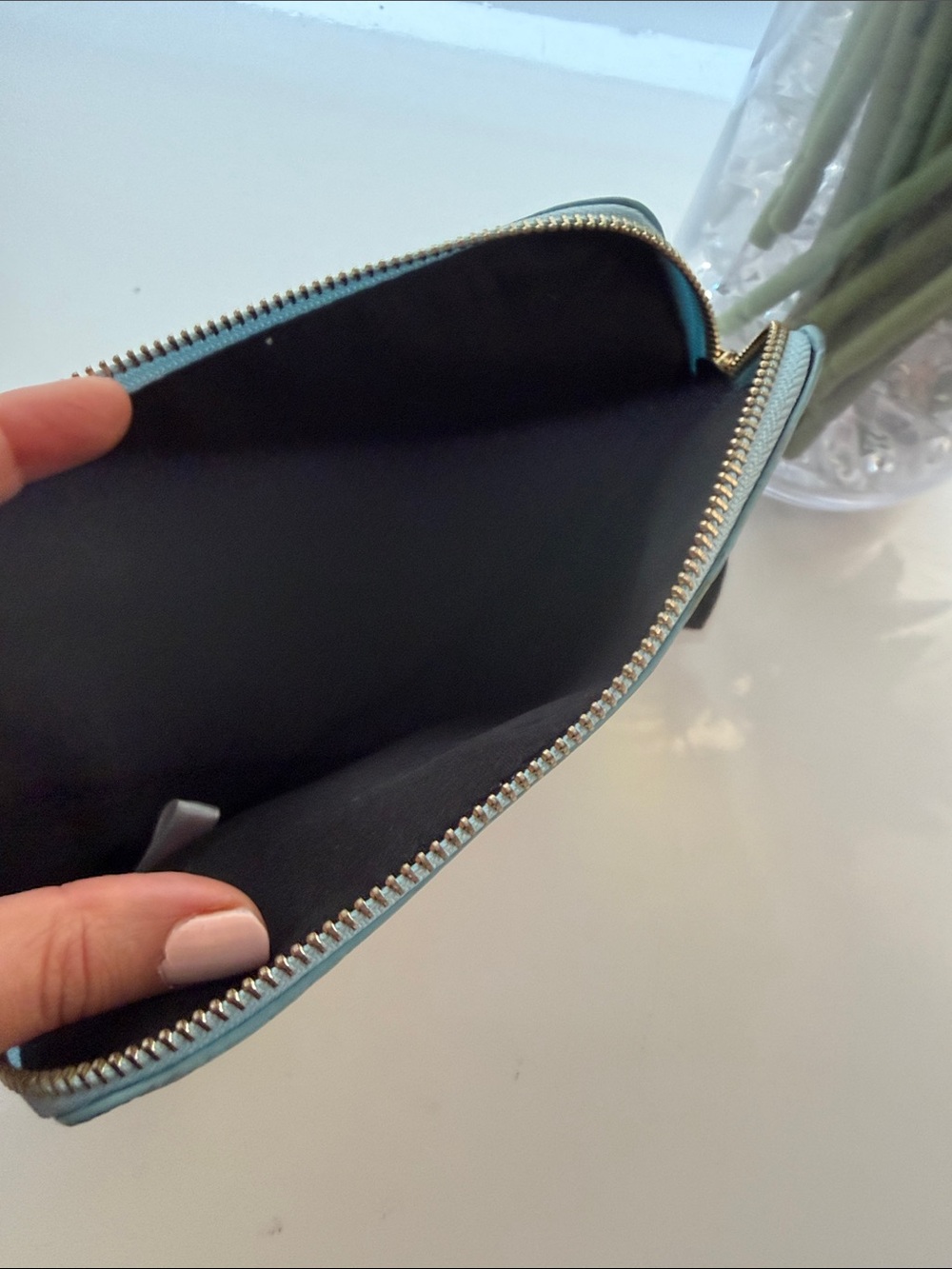 Holographic Iridescent Women's Zip makeup bag - Shimmering Multi-Color - Picture 3 of 6
